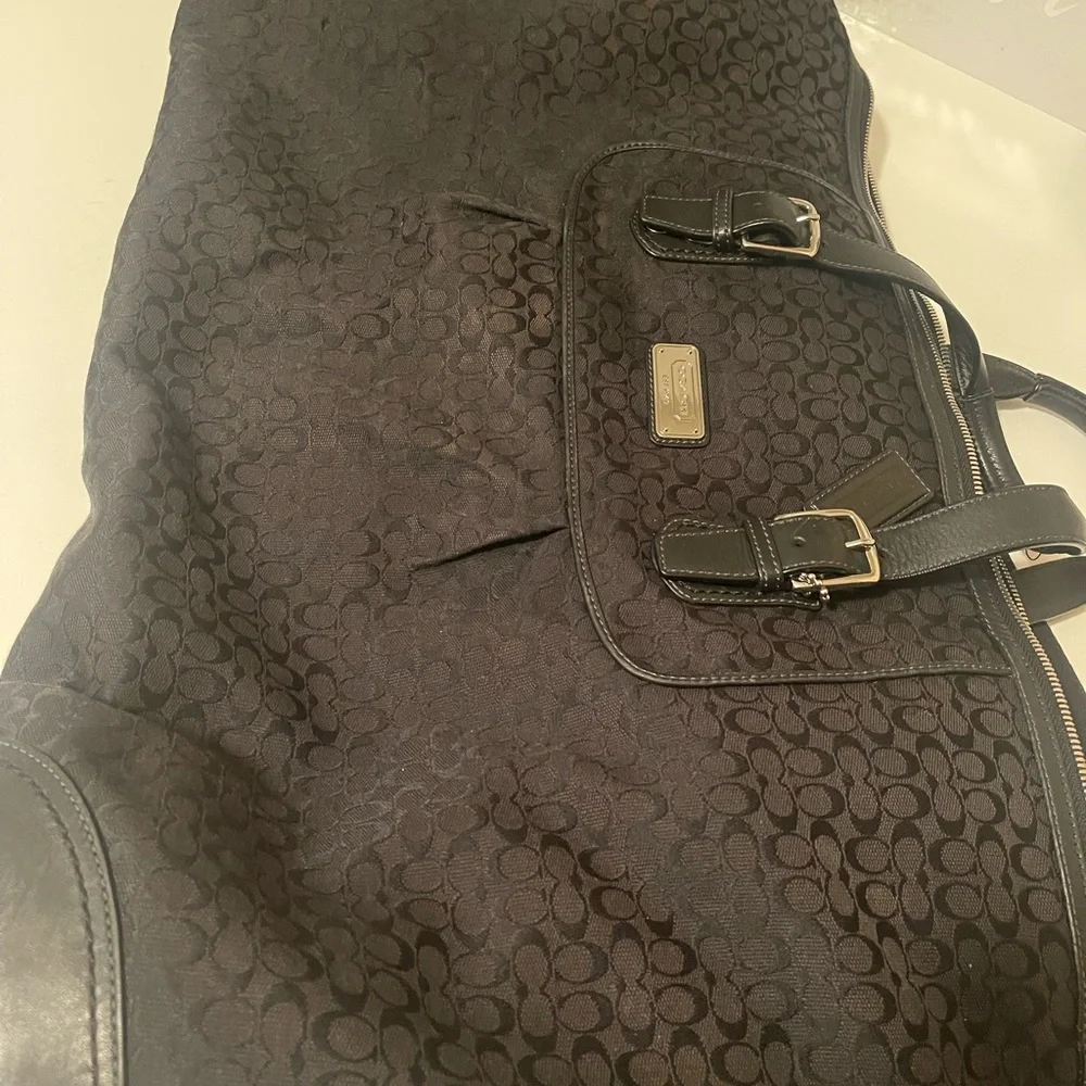 Authentic coach large travel luggage good conditions_16